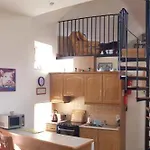 아파트 Sleeps 7 With Mezzanine