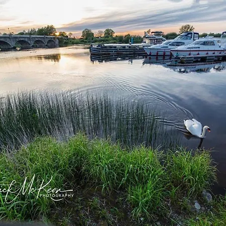 Sleeps 7 With Mezzanine * Banagher