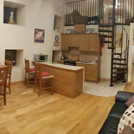 Διαμέρισμα Sleeps 7 With Mezzanine Banagher