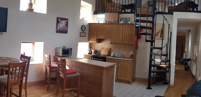 Sleeps 7 With Mezzanine Apartamento Banagher