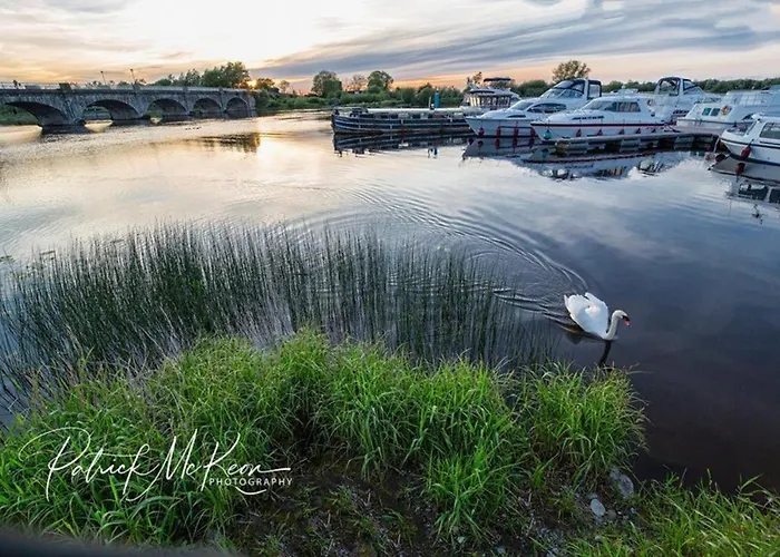 Sleeps 7 With Mezzanine * Banagher