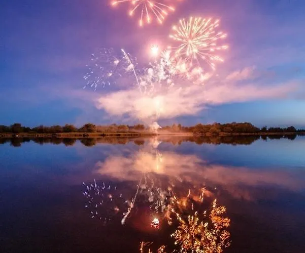 Апартаменты Sleeps 7 With Mezzanine