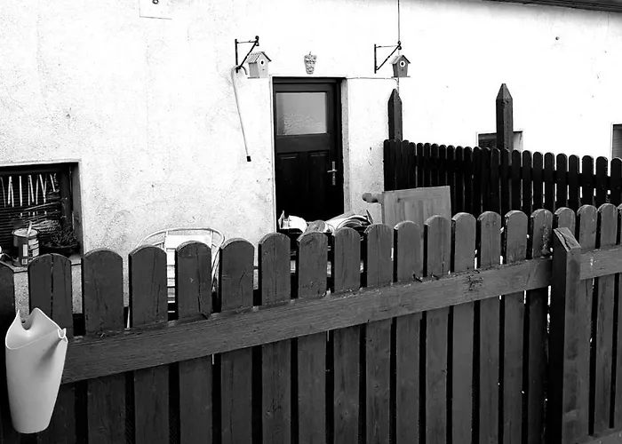 Апартаменты Sleeps 7 With Mezzanine