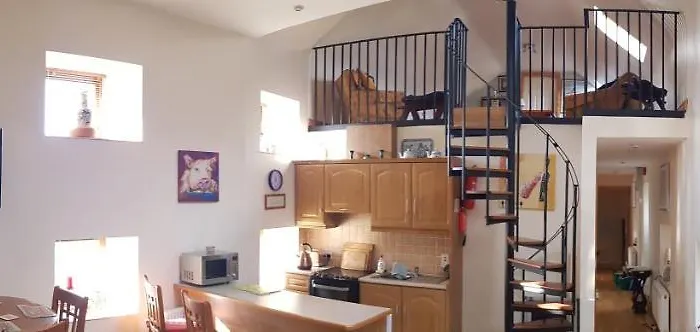 Апартаменты Sleeps 7 With Mezzanine